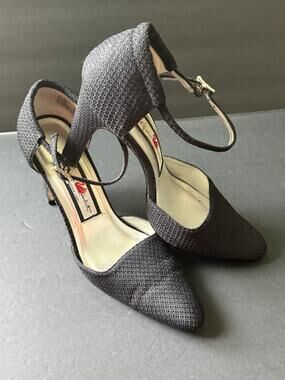 Gloria Vanderbuilt Signature Label Pump Shoe Womens Black Size 8.5 Ankle Strap